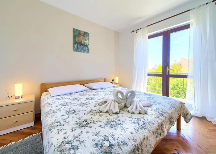 Disente With Sea View Apartman *