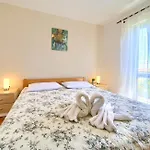 Disente With Sea View Apartament