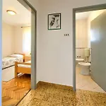 Disente With Sea View Apartament *