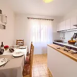 Disente With Sea View Apartament