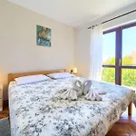 Disente With Sea View Apartament *